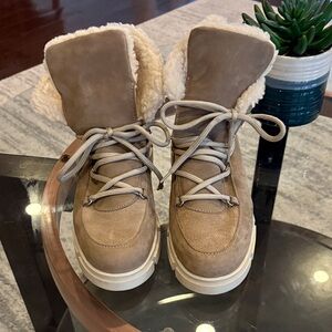 Women's Tan Winter Boots with Faux Fur Lining